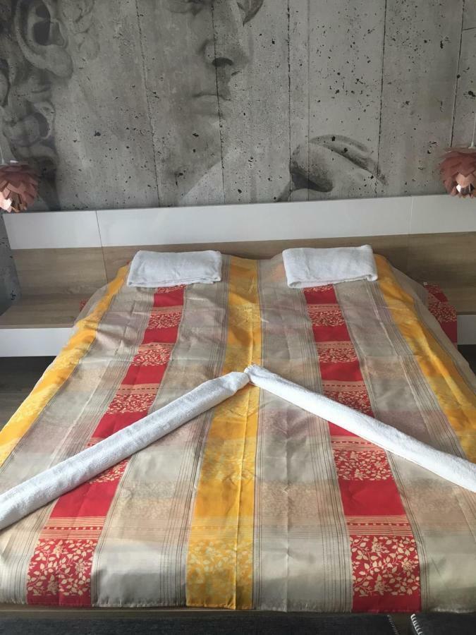 Hunyadi Apartman Сексард Екстер'єр фото